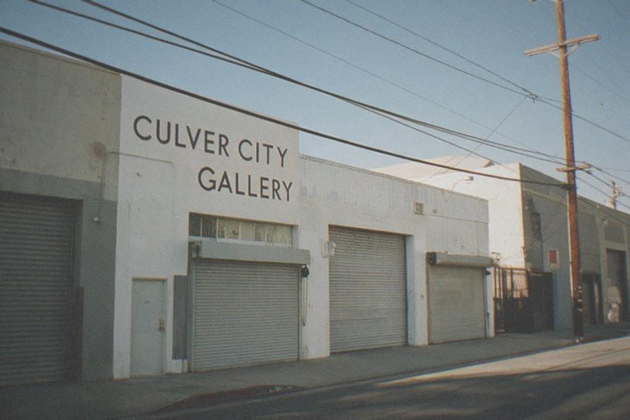 A hilltop museum campus with white travertine buildings and a garden terrace overlooking Los Angeles